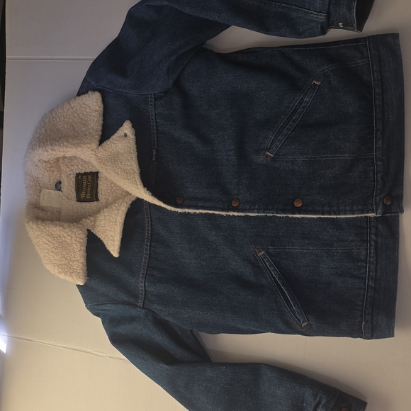 Wrangler Other - Wrangler Blue Denim Jacket with Cream Lining